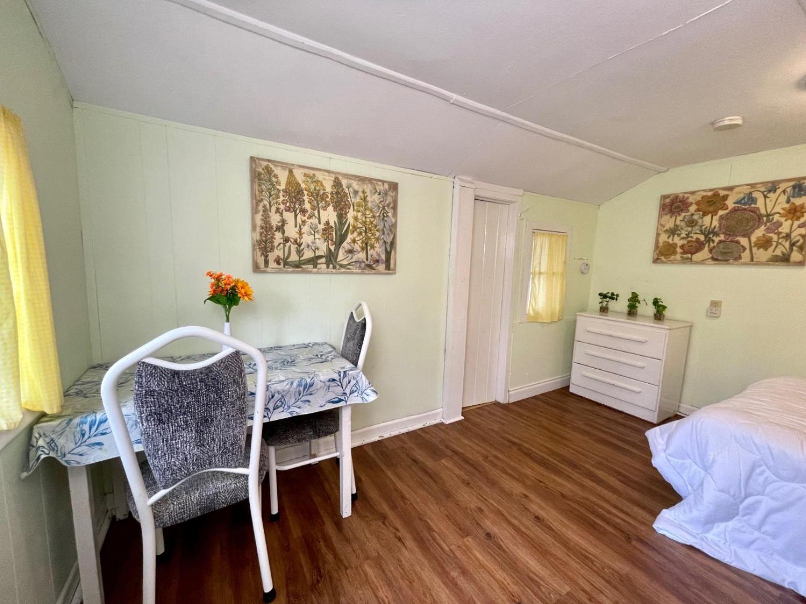 Ambleside Cottage Resort Bobcaygeon Bagian luar foto