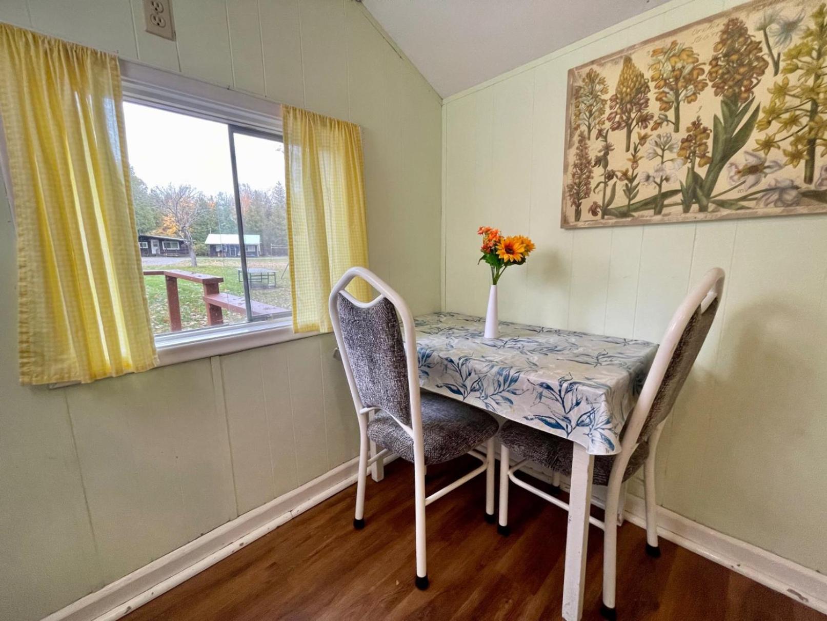 Ambleside Cottage Resort Bobcaygeon Bagian luar foto