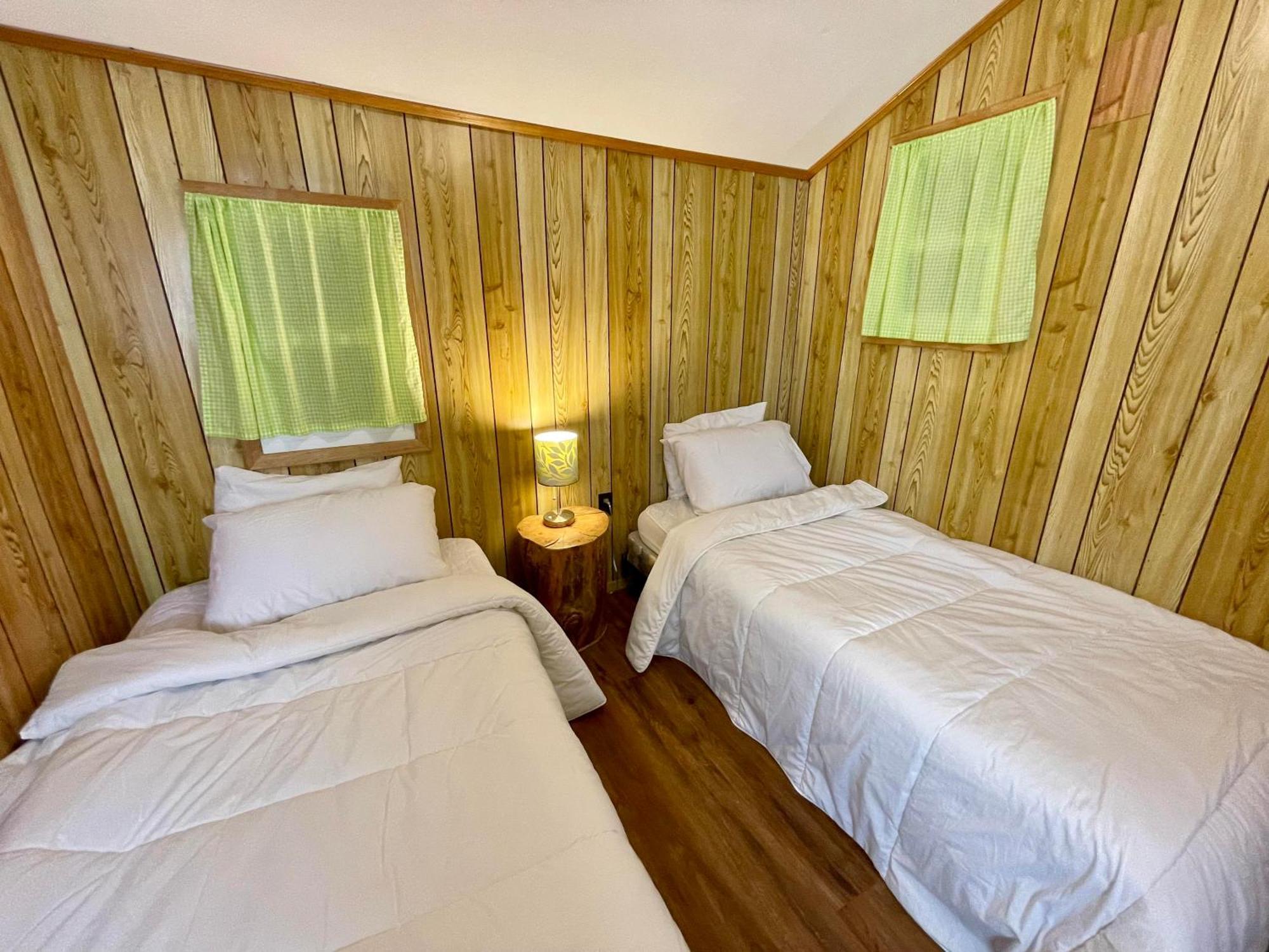 Ambleside Cottage Resort Bobcaygeon Bagian luar foto